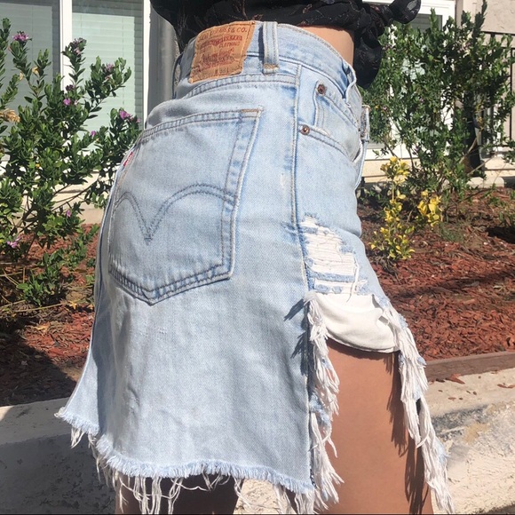 VINTAGE LEVIS DISTRESSED JEAN SKIRT - Picture 2 of 4